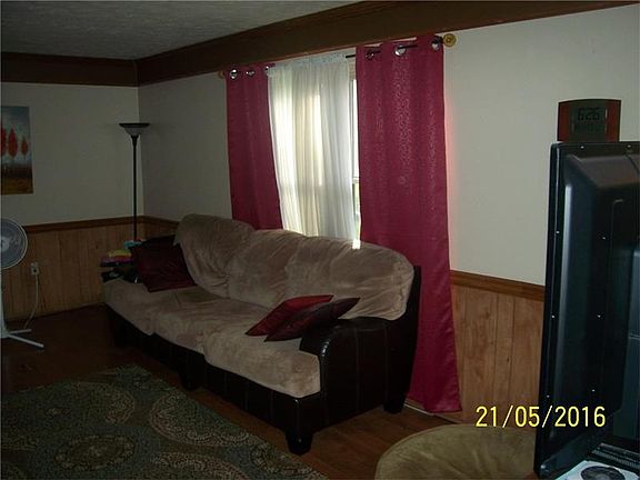 5th image of 115 Elizabeth Dr