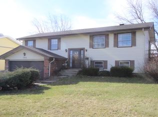 1015 Hassell Rd, Hoffman Estates, IL 60169