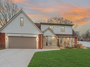 8485 Pine Island Dr, Crown Point, IN 46307