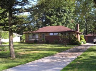 1726 E Ridgewood Dr, Seven Hills, OH 44131
