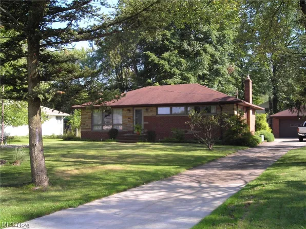 1726 E Ridgewood Dr, Seven Hills, OH 44131