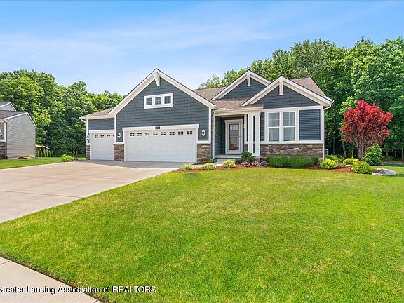 3rd image of 1402 Badlands Dr