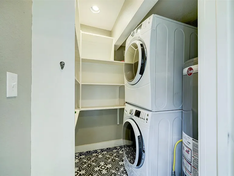 713 Sue Barnett Dr — Photo 15