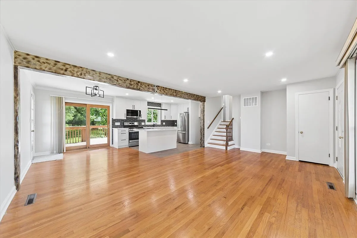 3 bed, 2.5 bath, 1144 sqft, $3,250 — Photo 2