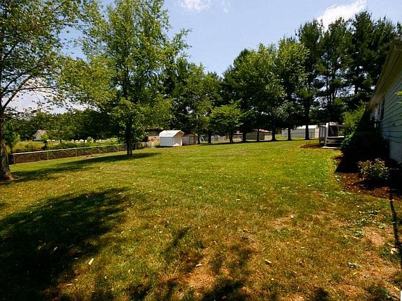 3rd image of 318 Teresa Ann Dr