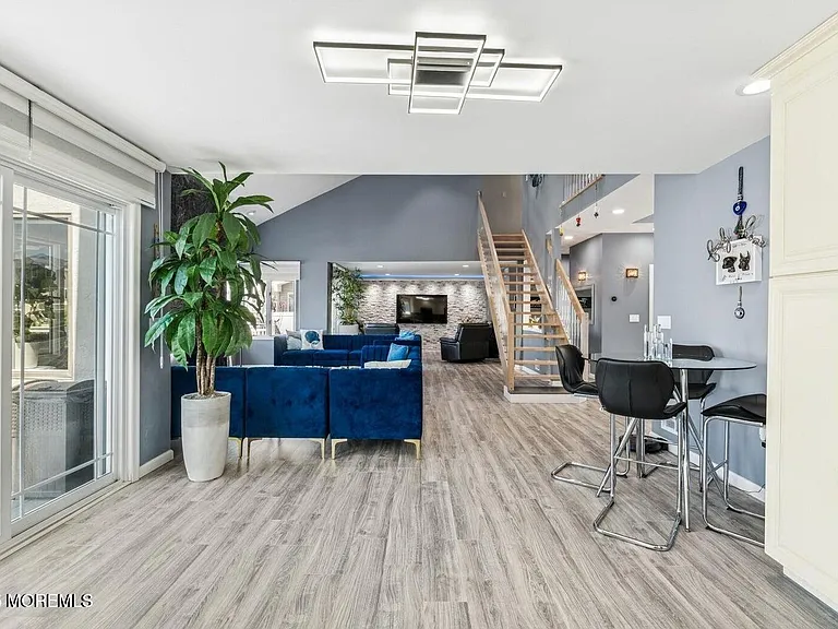 385 Aldo Dr — Photo 26
