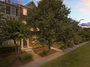 42894 Conrad Ter, Chantilly, VA 20152