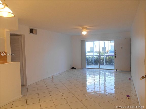 4th image of 6295 Bay Club Dr APT 2