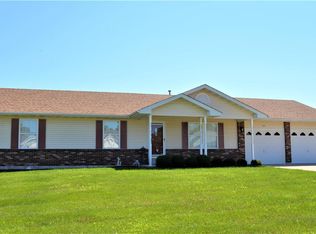 902 Sherwood Dr, Warrenton, MO 63383