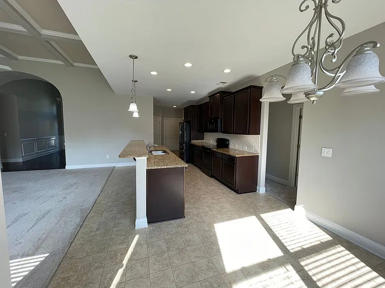 654 Dutchmans Creek Trl — Photo 29