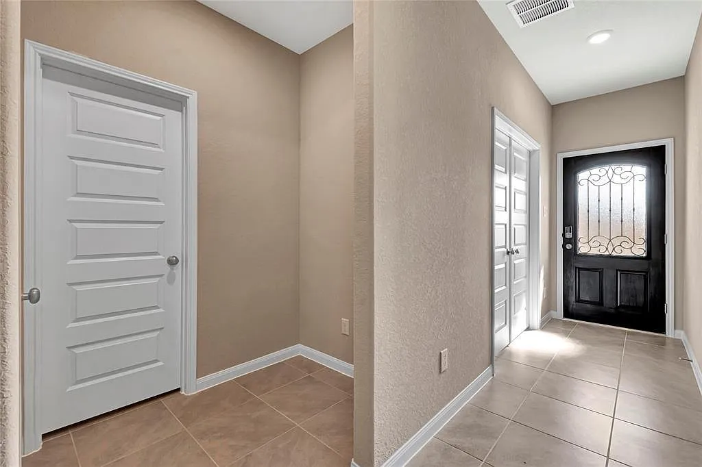 4 bed, 2.5 bath, 2597 sqft, $2,750 — Photo 3