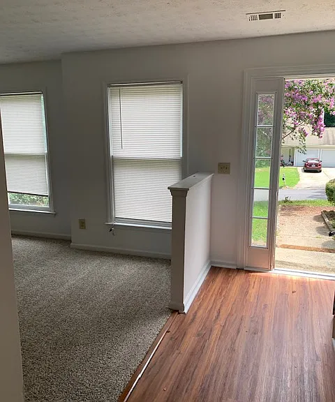 1050 Heatherwood Ct — Photo 2