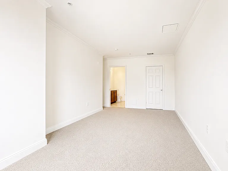 200 W Elm St #1219 — Photo 9