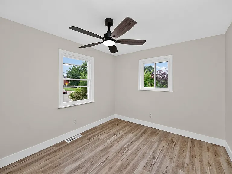 861 W Galbraith Rd — Photo 22