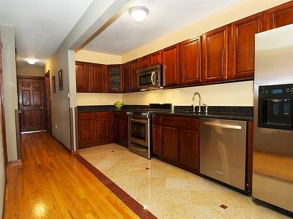 3rd image of 590 Sterling Pl #201