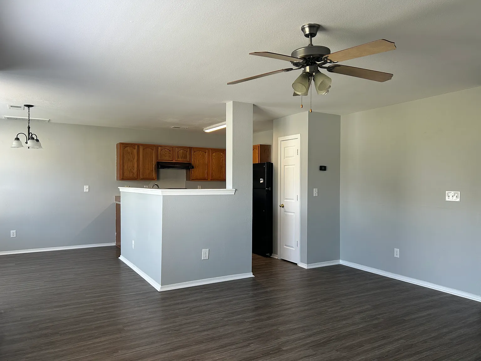3 bed, 2.5 bath, 1564 sqft, $1,980 — Photo 4