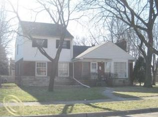 20606 Woodside St, Harper Woods, MI 48225