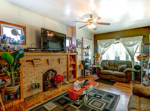 2nd image of 6103 S Sacramento Ave