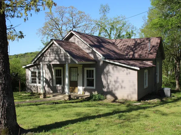 706 N Broadway Ave, Yellville, AR 72687