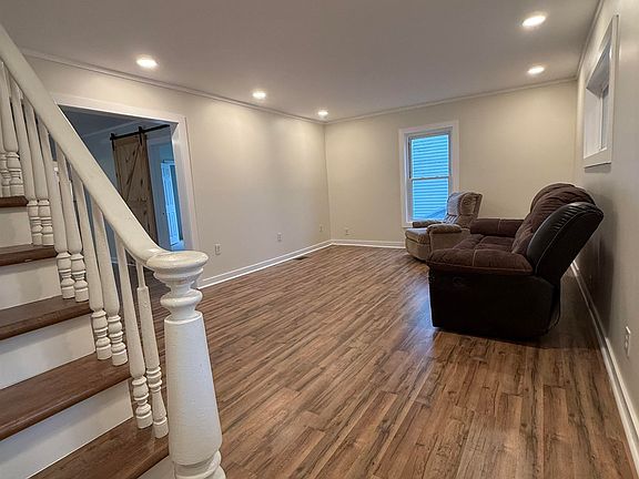 2nd image of 510 Paterson St
