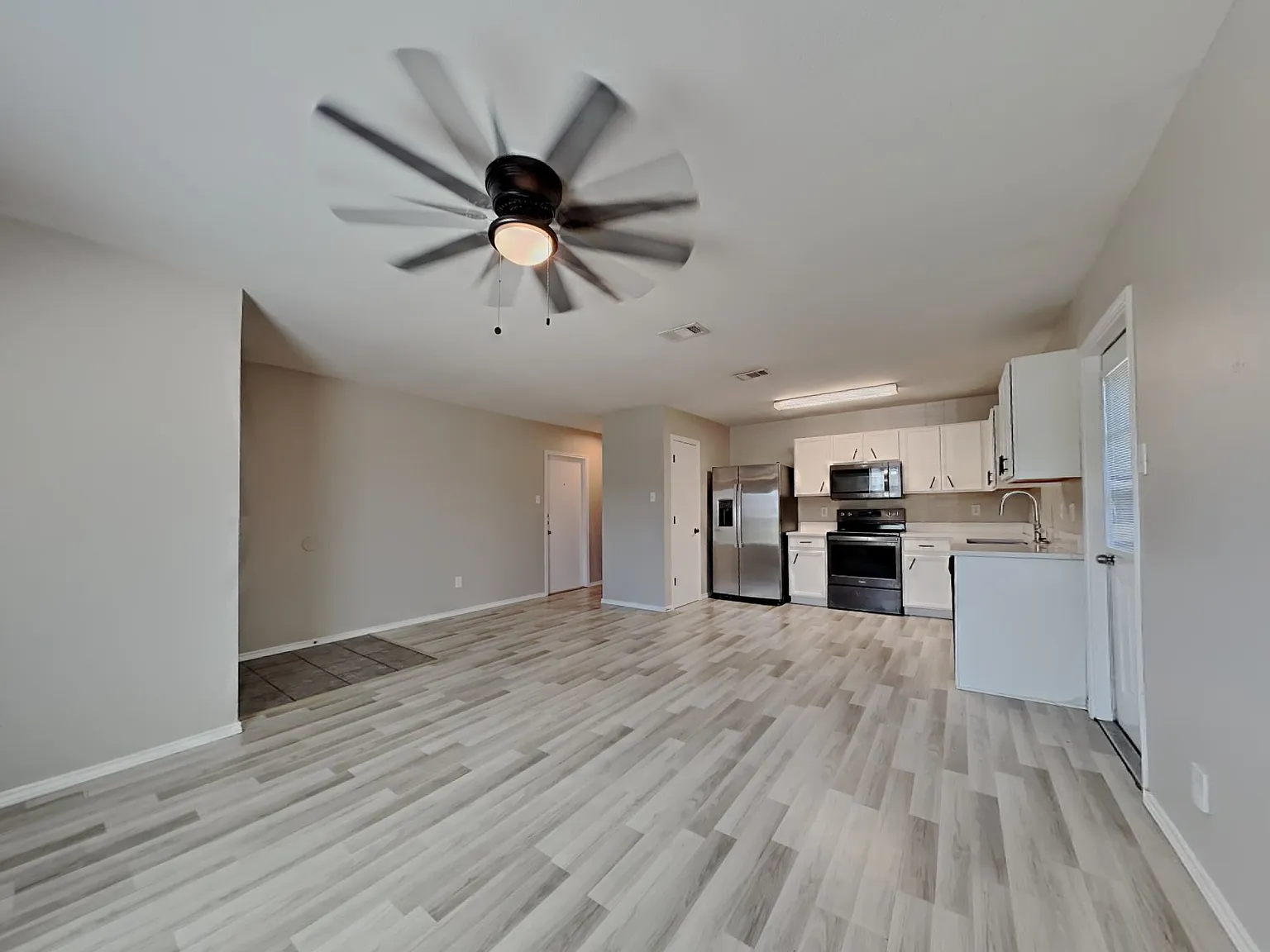 3 bed, 2.0 bath, 1080 sqft, $1,479 — Photo 4