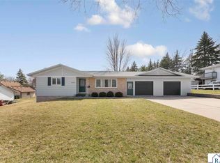 814 W Skaro Ave, Saint Peter, MN 56082