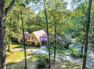 140 Canterbury Ln, Matthews, NC 28104