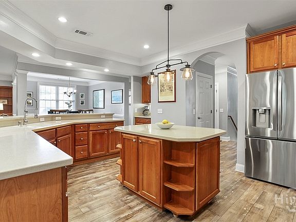 3rd image of 104 Woodside Crossing
