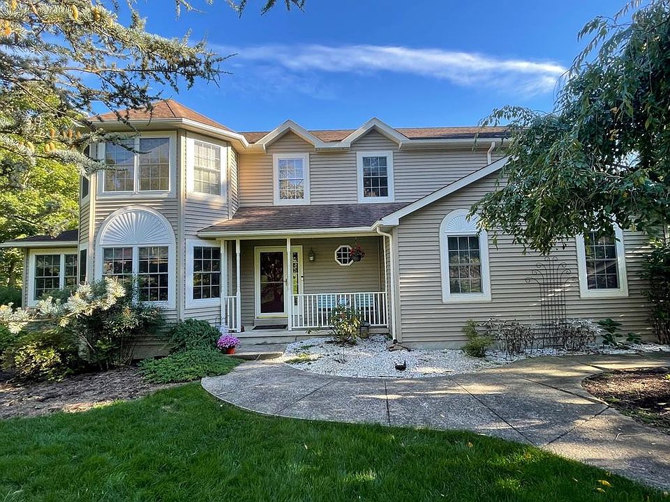 1st image of 210 Cliffside Dr