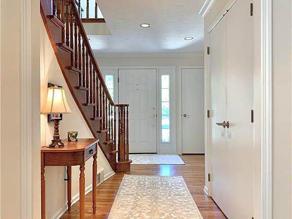 5th image of 874 Hardwood Ct