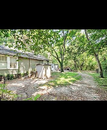 3rd image of 2516 Club House Rd