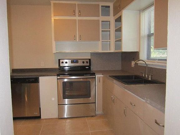 5th image of 3114 Holly Berry Ln