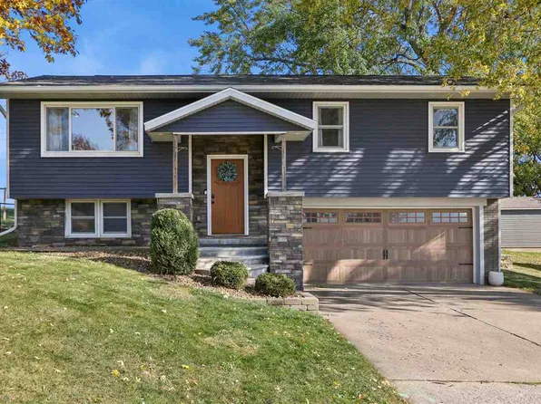 112 Circle Dr, Williamsburg, IA 52361