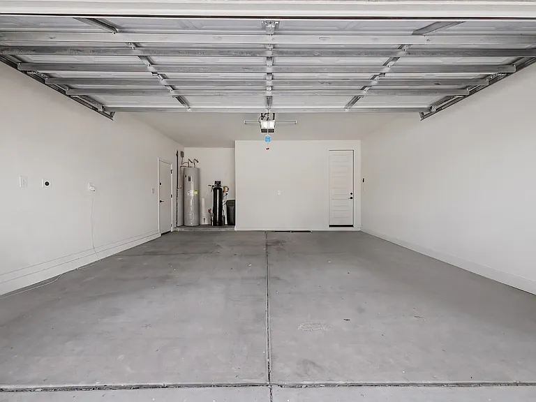 5737 W Getty Dr — Photo 9