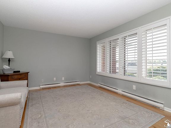 5th image of 270 E Sterns Rd