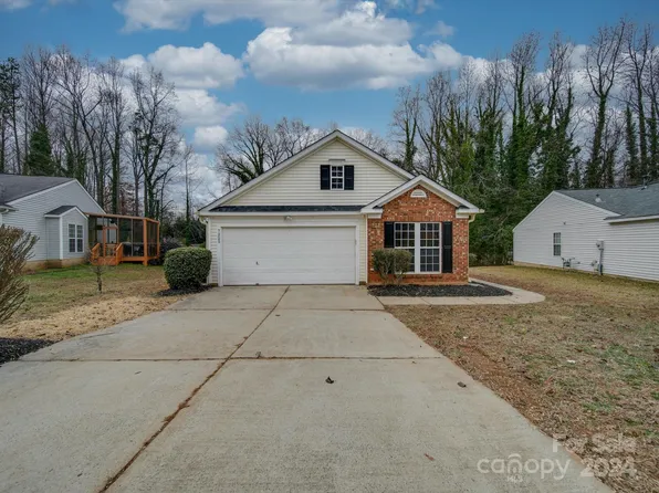 7225 Preakness Stakes Ln, Charlotte, NC 28215
