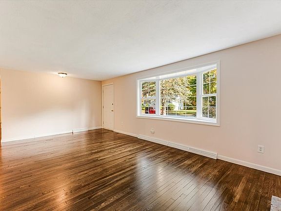4th image of 58 Farrington St