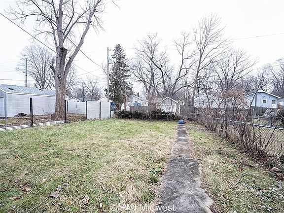 5th image of 4839 Rosslyn Ave