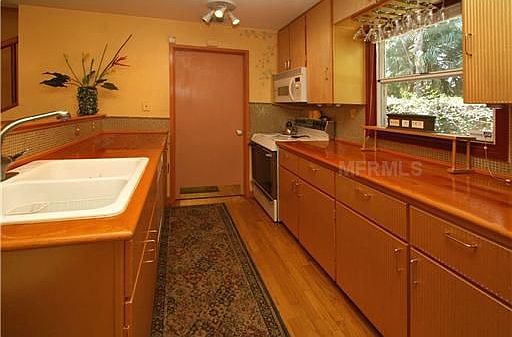 4th image of 395 Dubsdread Cir