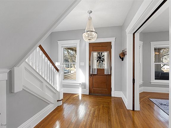 4th image of 253 Columbus St