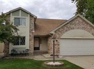 47523 Valleybrook Dr, Chesterfield, MI 48051