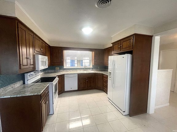 5th image of 320 W Roselawn Avenue St