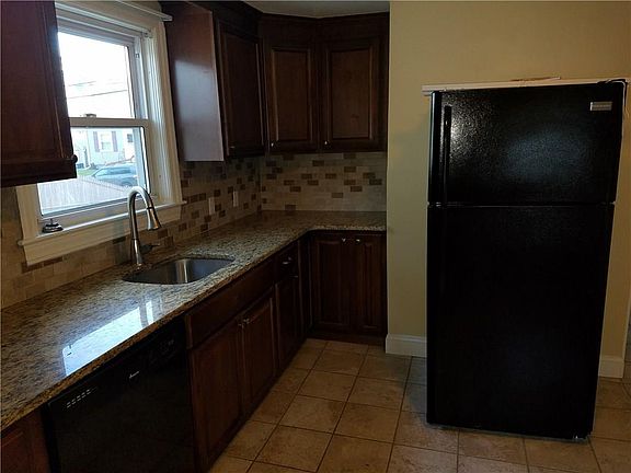 3rd image of 19 Essex St