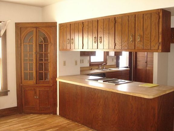 Breakfast Bar to Dining Room