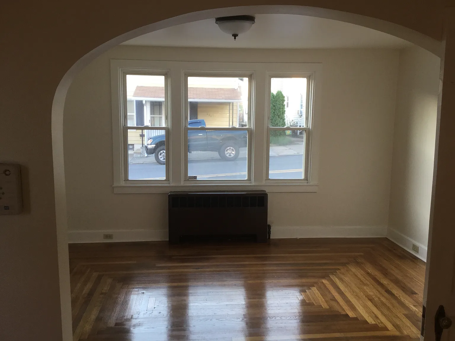 4 bed, 1300 sqft, $2,375 — Photo 2