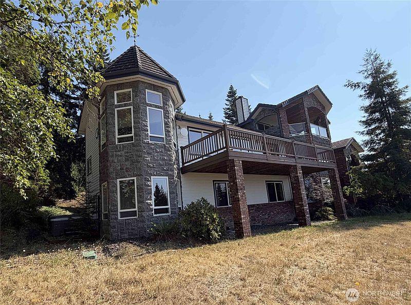 2nd image of 811 FOX HOLLOW Road