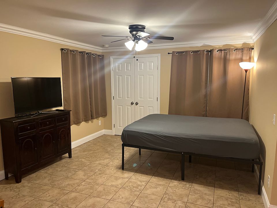 2nd image of 160 Hickory Ave #3