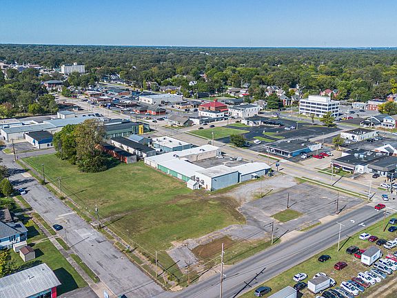 4th image of 1600 Kentucky Ave