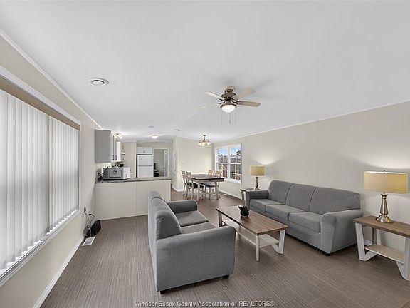 4th image of 122 Steven Ct