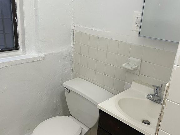 4th image of 675 Dawson St #5A